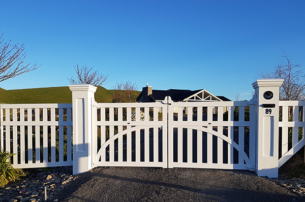 Madison Gates and Fencing - Heyhoe Install  slow res